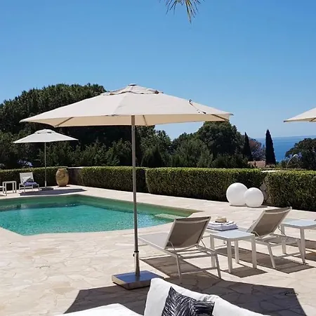 Lou Paradou Contemporary With Panoramic View ! Villa