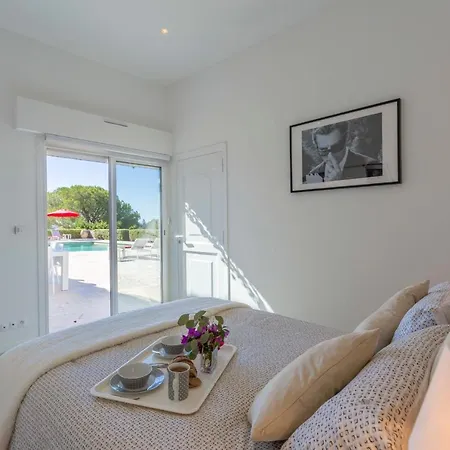 Lou Paradou Contemporary With Panoramic View !